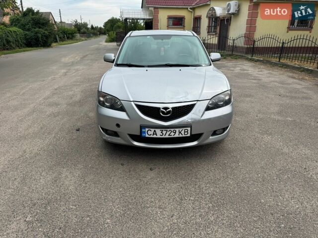 Сірий Мазда 3, об'ємом двигуна 1.6 л та пробігом 300 тис. км за 2500 $, фото 1 на Automoto.ua