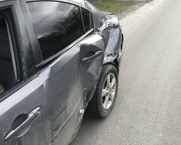 Серый Мазда 3, объемом двигателя 1.6 л и пробегом 205 тыс. км за 2000 $, фото 1 на Automoto.ua