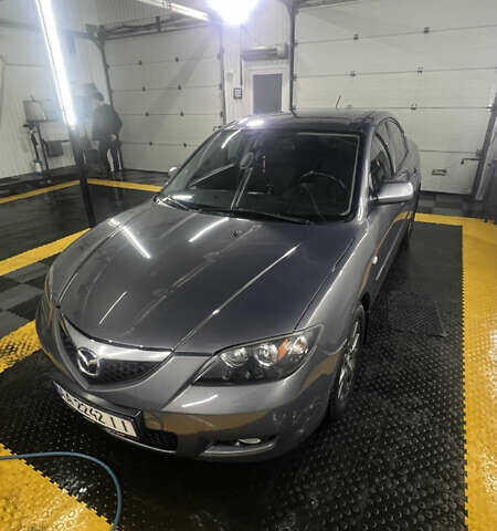Сірий Мазда 3, об'ємом двигуна 2 л та пробігом 300 тис. км за 4300 $, фото 1 на Automoto.ua
