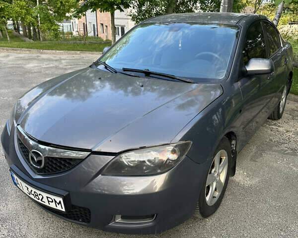 Сірий Мазда 3, об'ємом двигуна 1.6 л та пробігом 300 тис. км за 3200 $, фото 1 на Automoto.ua