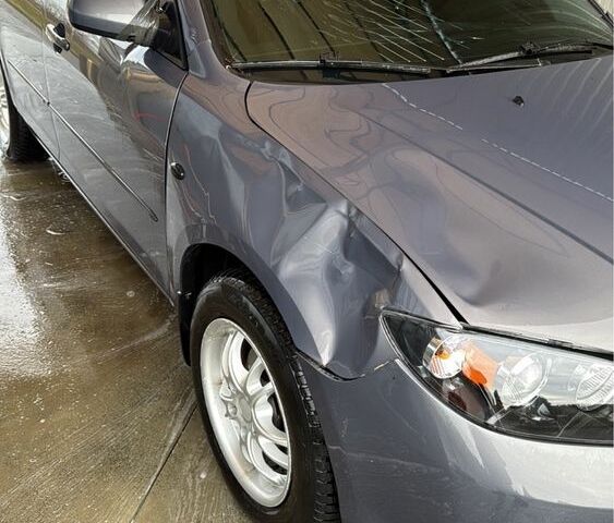 Сірий Мазда 3, об'ємом двигуна 1.6 л та пробігом 300 тис. км за 4000 $, фото 1 на Automoto.ua