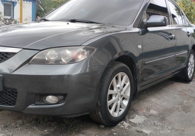 Серый Мазда 3, объемом двигателя 1 л и пробегом 307 тыс. км за 5421 $, фото 1 на Automoto.ua