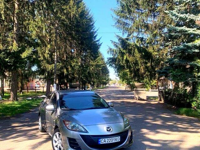 Серый Мазда 3, объемом двигателя 2 л и пробегом 145 тыс. км за 6750 $, фото 1 на Automoto.ua