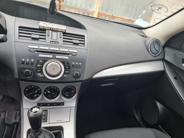 Серый Мазда 3, объемом двигателя 1.5 л и пробегом 53 тыс. км за 7500 $, фото 1 на Automoto.ua