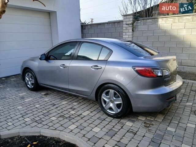 Серый Мазда 3, объемом двигателя 2 л и пробегом 141 тыс. км за 8000 $, фото 1 на Automoto.ua