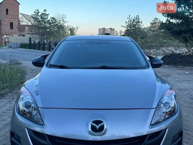 Серый Мазда 3, объемом двигателя 2 л и пробегом 152 тыс. км за 7500 $, фото 1 на Automoto.ua