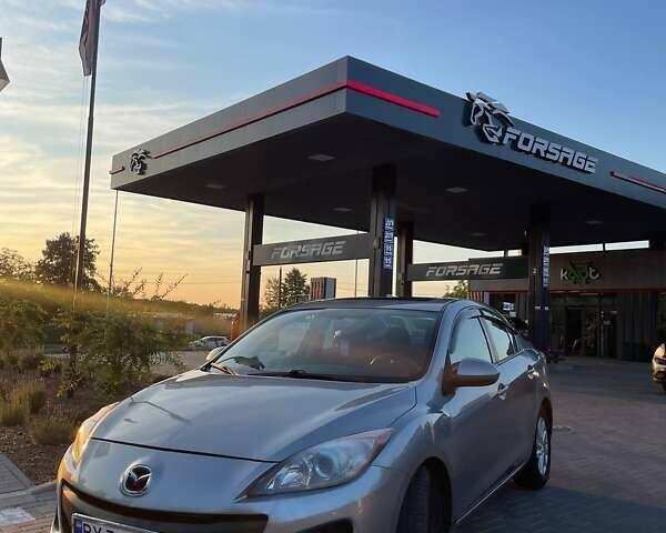 Серый Мазда 3, объемом двигателя 2 л и пробегом 110 тыс. км за 7400 $, фото 1 на Automoto.ua