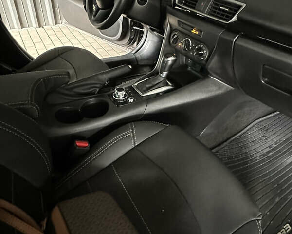 Серый Мазда 3, объемом двигателя 2 л и пробегом 240 тыс. км за 9900 $, фото 1 на Automoto.ua