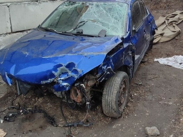 Синий Мазда 3, объемом двигателя 0 л и пробегом 192 тыс. км за 1300 $, фото 1 на Automoto.ua