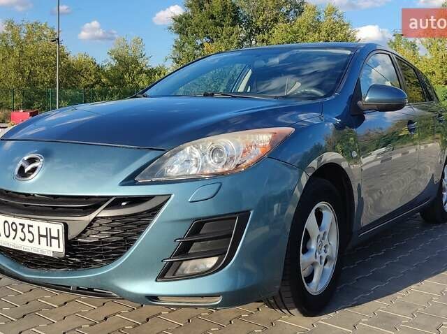 Синий Мазда 3, объемом двигателя 1.6 л и пробегом 150 тыс. км за 7500 $, фото 1 на Automoto.ua
