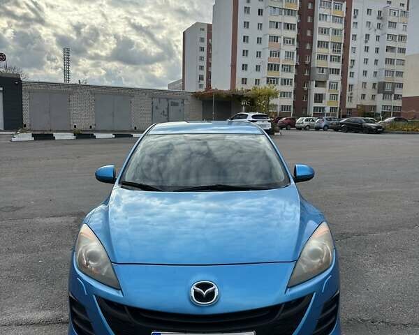 Синий Мазда 3, объемом двигателя 1.6 л и пробегом 180 тыс. км за 8200 $, фото 1 на Automoto.ua
