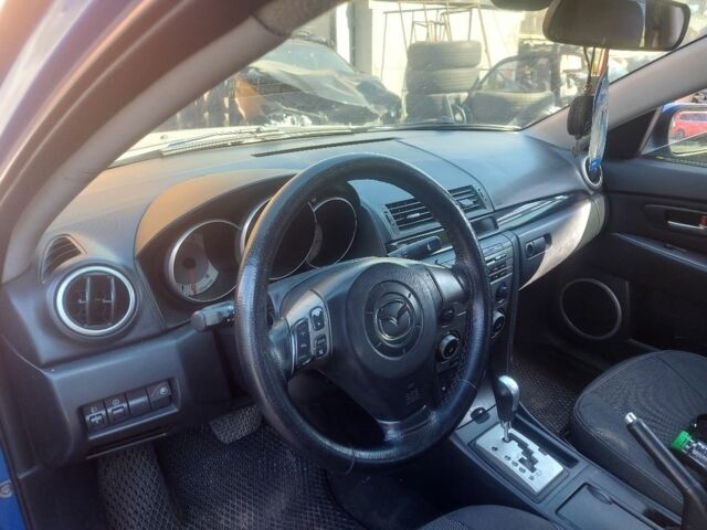 Синий Мазда 3, объемом двигателя 1.6 л и пробегом 300 тыс. км за 3300 $, фото 1 на Automoto.ua