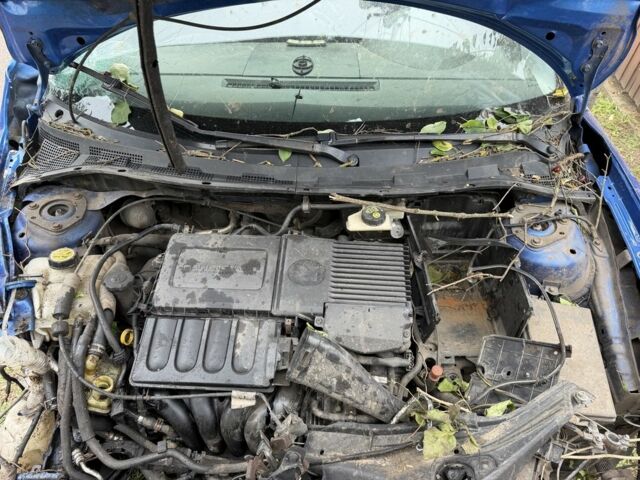 Синій Мазда 3, об'ємом двигуна 1.6 л та пробігом 190 тис. км за 601 $, фото 1 на Automoto.ua
