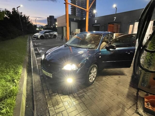Синий Мазда 3, объемом двигателя 1.6 л и пробегом 250 тыс. км за 5500 $, фото 1 на Automoto.ua
