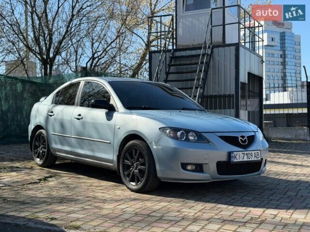 Синий Мазда 3, объемом двигателя 1.6 л и пробегом 230 тыс. км за 5000 $, фото 1 на Automoto.ua