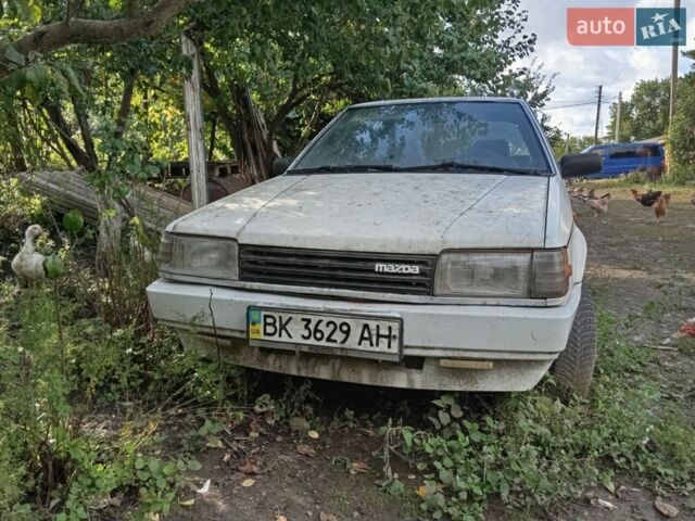 Белый Мазда 323, объемом двигателя 0 л и пробегом 300 тыс. км за 500 $, фото 1 на Automoto.ua