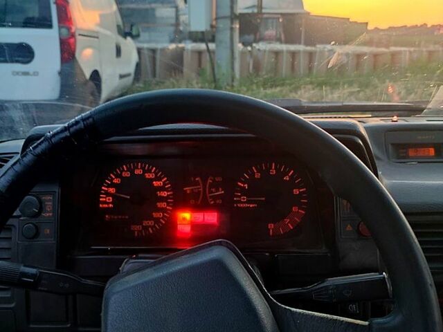 Белый Мазда 323, объемом двигателя 1.5 л и пробегом 200 тыс. км за 460 $, фото 1 на Automoto.ua