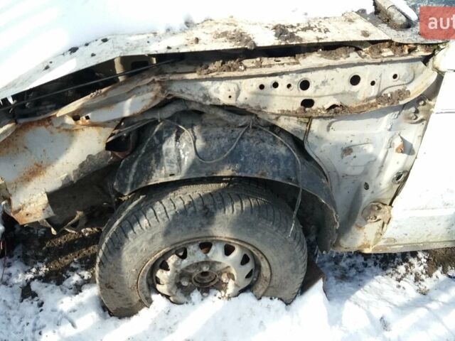 Белый Мазда 323, объемом двигателя 1.5 л и пробегом 333 тыс. км за 300 $, фото 1 на Automoto.ua