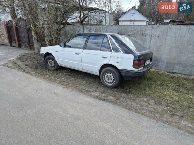 Белый Мазда 323, объемом двигателя 1.3 л и пробегом 100 тыс. км за 500 $, фото 1 на Automoto.ua