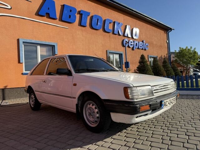 Белый Мазда 323, объемом двигателя 1.7 л и пробегом 250 тыс. км за 1200 $, фото 1 на Automoto.ua