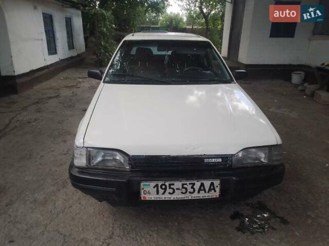 Белый Мазда 323, объемом двигателя 1 л и пробегом 250 тыс. км за 600 $, фото 1 на Automoto.ua