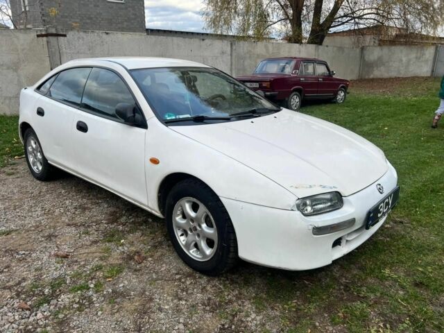 Белый Мазда 323, объемом двигателя 1.5 л и пробегом 130 тыс. км за 1800 $, фото 1 на Automoto.ua