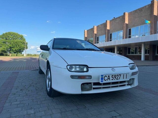 Белый Мазда 323, объемом двигателя 1.5 л и пробегом 445 тыс. км за 3300 $, фото 1 на Automoto.ua
