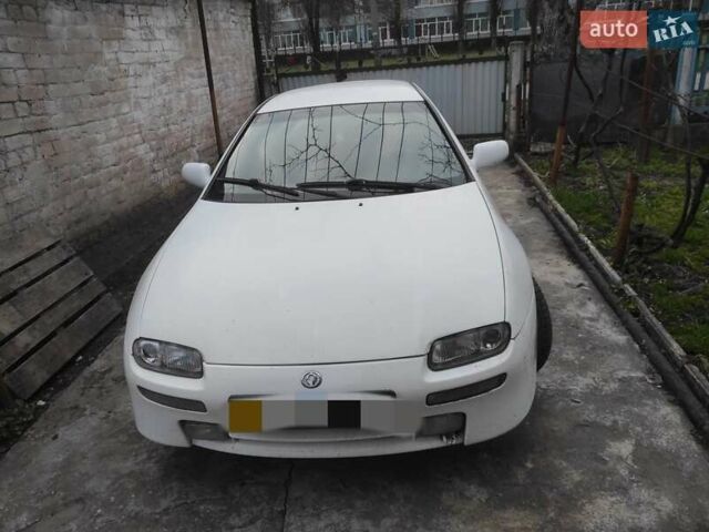 Білий Мазда 323, об'ємом двигуна 2 л та пробігом 300 тис. км за 2300 $, фото 1 на Automoto.ua