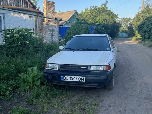 Белый Мазда 323, объемом двигателя 1.6 л и пробегом 300 тыс. км за 453 $, фото 1 на Automoto.ua