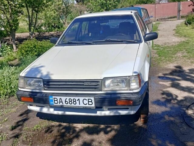 Белый Мазда 323, объемом двигателя 1.5 л и пробегом 300 тыс. км за 911 $, фото 1 на Automoto.ua