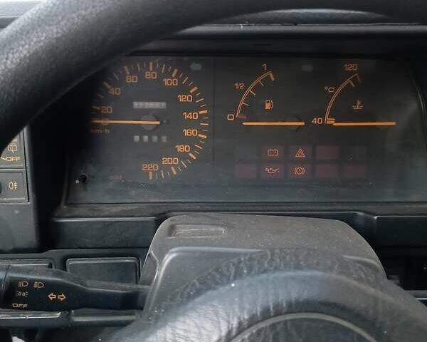 Белый Мазда 323, объемом двигателя 1.3 л и пробегом 330 тыс. км за 800 $, фото 1 на Automoto.ua