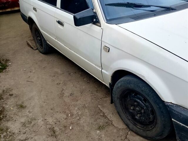 Белый Мазда 323, объемом двигателя 1.3 л и пробегом 287 тыс. км за 350 $, фото 1 на Automoto.ua