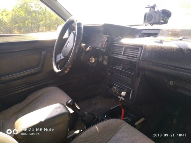 Белый Мазда 323, объемом двигателя 1.3 л и пробегом 300 тыс. км за 1500 $, фото 1 на Automoto.ua