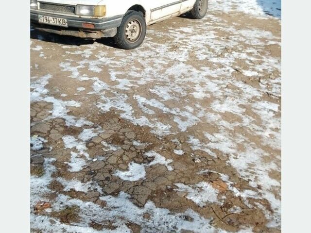 Белый Мазда 323, объемом двигателя 0 л и пробегом 490 тыс. км за 701 $, фото 1 на Automoto.ua