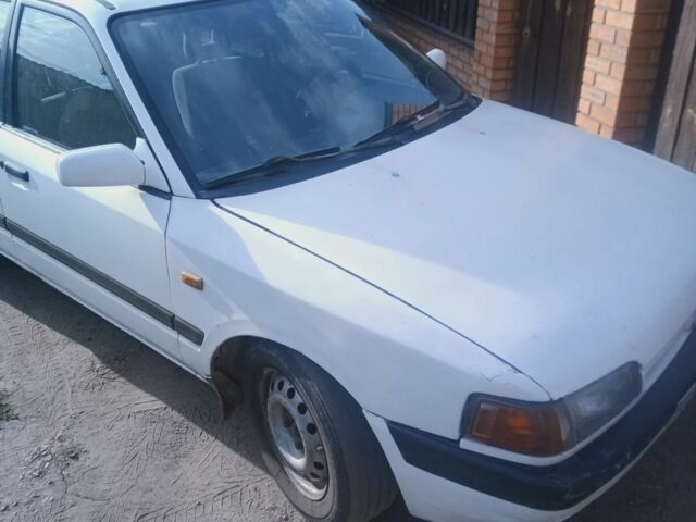 Белый Мазда 323, объемом двигателя 1 л и пробегом 320 тыс. км за 1000 $, фото 1 на Automoto.ua