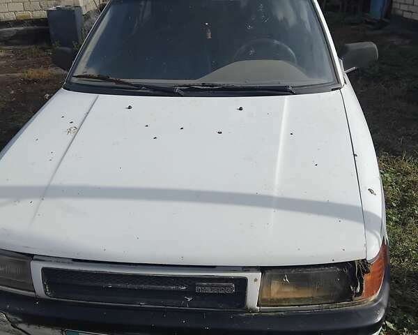 Білий Мазда 323, об'ємом двигуна 1.7 л та пробігом 300 тис. км за 600 $, фото 1 на Automoto.ua