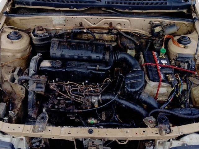 Бежевый Мазда 323, объемом двигателя 1.7 л и пробегом 156 тыс. км за 1100 $, фото 1 на Automoto.ua