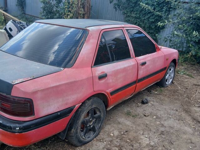 Черный Мазда 323, объемом двигателя 1.7 л и пробегом 750 тыс. км за 400 $, фото 1 на Automoto.ua