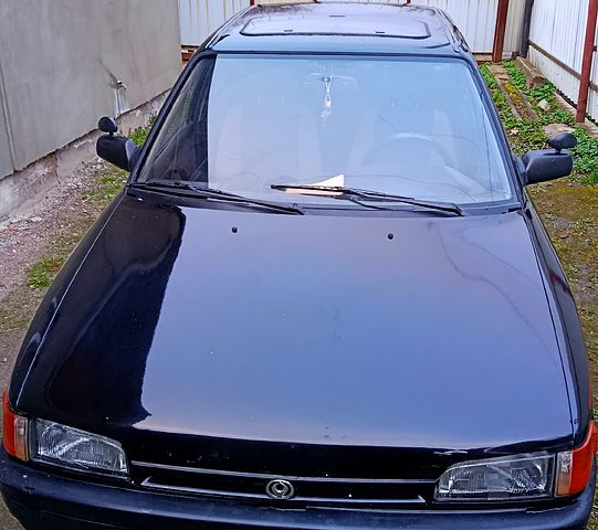 Черный Мазда 323, объемом двигателя 1.7 л и пробегом 300 тыс. км за 700 $, фото 1 на Automoto.ua