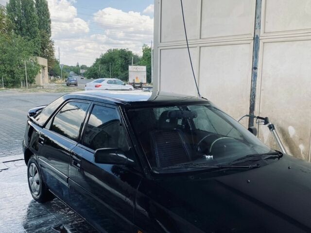 Чорний Мазда 323, об'ємом двигуна 1.6 л та пробігом 50 тис. км за 1600 $, фото 1 на Automoto.ua