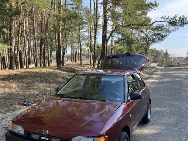 Красный Мазда 323, объемом двигателя 1.3 л и пробегом 400 тыс. км за 1500 $, фото 1 на Automoto.ua