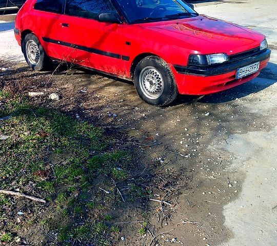 Красный Мазда 323, объемом двигателя 1.6 л и пробегом 348 тыс. км за 1600 $, фото 1 на Automoto.ua