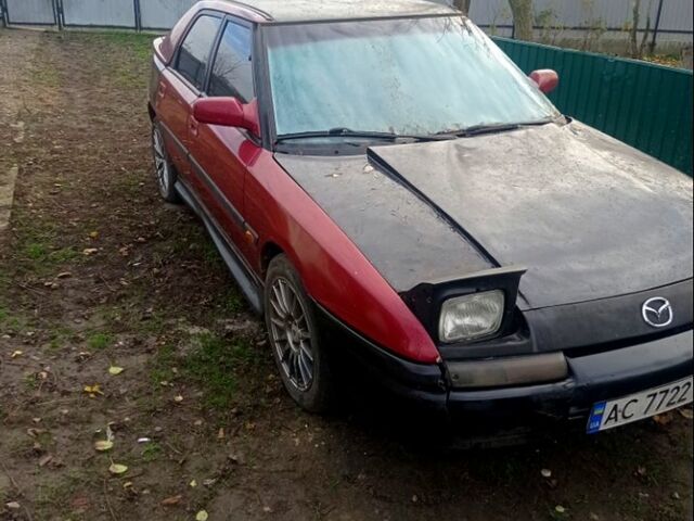 Красный Мазда 323, объемом двигателя 1.6 л и пробегом 200 тыс. км за 500 $, фото 1 на Automoto.ua