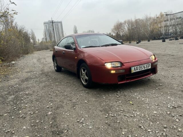 Красный Мазда 323, объемом двигателя 1.5 л и пробегом 323 тыс. км за 1100 $, фото 1 на Automoto.ua