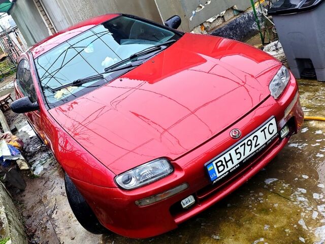 Красный Мазда 323, объемом двигателя 1.5 л и пробегом 316 тыс. км за 1850 $, фото 1 на Automoto.ua