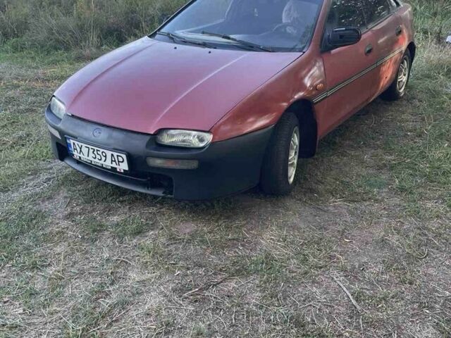 Красный Мазда 323, объемом двигателя 1.5 л и пробегом 237 тыс. км за 850 $, фото 1 на Automoto.ua