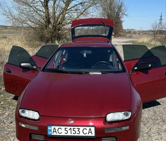 Красный Мазда 323, объемом двигателя 1.5 л и пробегом 301 тыс. км за 2999 $, фото 1 на Automoto.ua