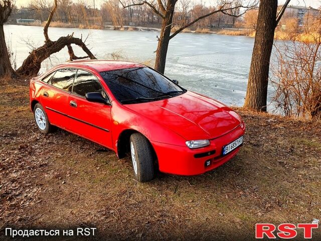 Красный Мазда 323, объемом двигателя 1.5 л и пробегом 38 тыс. км за 1900 $, фото 1 на Automoto.ua