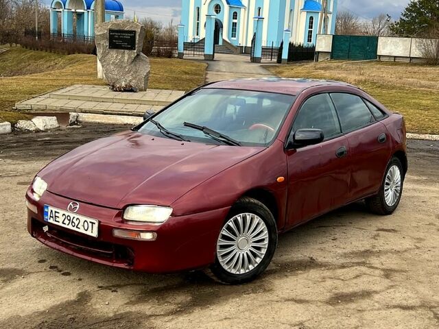 Красный Мазда 323, объемом двигателя 1.5 л и пробегом 250 тыс. км за 1650 $, фото 1 на Automoto.ua