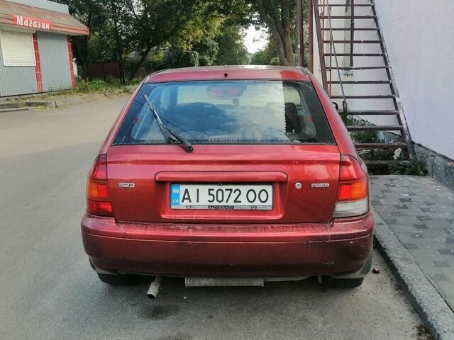 Красный Мазда 323, объемом двигателя 1.3 л и пробегом 315 тыс. км за 950 $, фото 1 на Automoto.ua